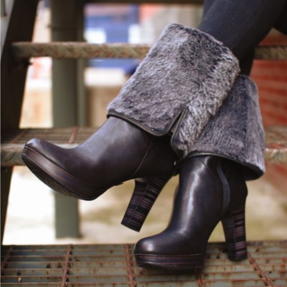 UGG versatile fold over boots - Picture 2 of 8